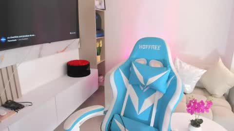 Nicolle online show from May 2026 05:40:02 PM