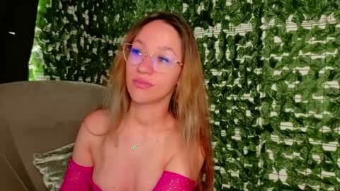 Snapshot of nicoleirisxxx chatting on June 2026 05:59:01 AM nicoleirisxxx online show from June 2026 05:59:01 AM