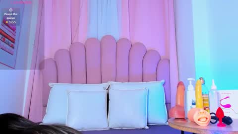 nicolemadrird online show from February 2026 11:27:02 AM