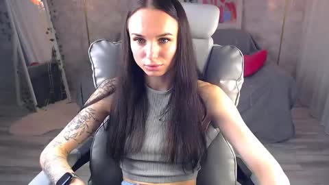 Nicole online show from June 2026 02:33:01 PM