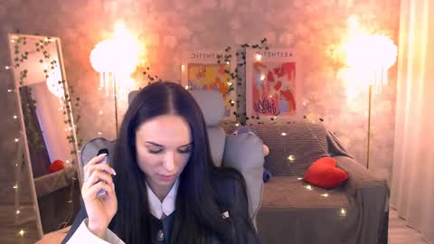 Nicole online show from June 2026 04:02:01 PM