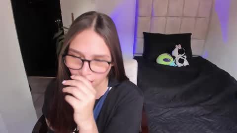 Nicol independent model online show from March 2026 05:09:02 PM