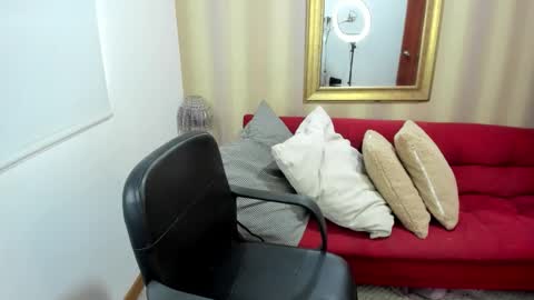 Nicolettcolin  online show from November 2025 05:13:02 PM