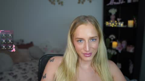 Snapshot of nicolette__shea_ chatting on December 2024 02:04:01 PM nicolette__shea_ online show from December 2024 02:04:01 PM