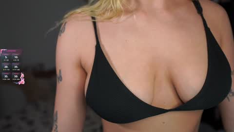 Snapshot of nicolette__shea_ chatting on December 2024 05:17:02 PM nicolette__shea_ online show from December 2024 05:17:02 PM