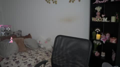 Snapshot of nicolette__shea_ chatting on December 2024 03:15:02 PM nicolette__shea_ online show from December 2024 03:15:02 PM