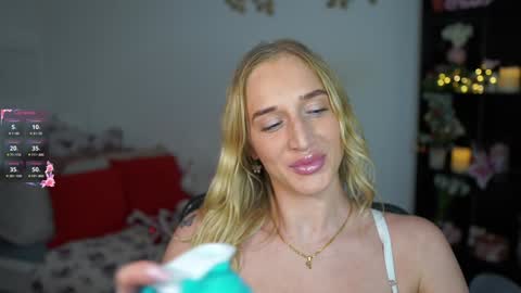 Snapshot of nicolette__shea_ chatting on December 2024 01:49:02 PM nicolette__shea_ online show from December 2024 01:49:02 PM