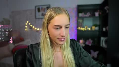 Snapshot of nicolette__shea_ chatting on February 2025 09:03:01 AM nicolette__shea_ online show from February 2025 09:03:01 AM