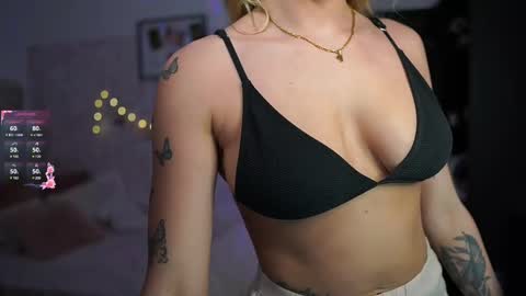 Snapshot of nicolette__shea_ chatting on February 2025 02:12:01 PM nicolette__shea_ online show from February 2025 02:12:01 PM