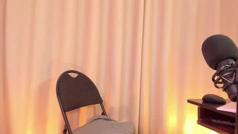 Snapshot of nicolette_tay chatting on February 2025 07:59:02 PM Nicol online show from February 2025 07:59:02 PM