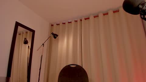 Snapshot of nicolette_tay chatting on February 2025 06:43:01 PM Nicol online show from February 2025 06:43:01 PM