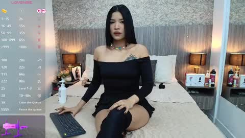 Snapshot of nicolle_alvarez chatting on April 2026 11:32:01 AM Nicolle Alvarez online show from April 2026 11:32:01 AM