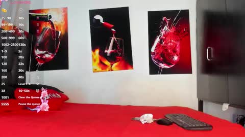 nicolle_hanks1 online show from September 2025 01:43:01 AM