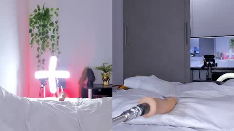 Nicolle Saenzz online show from December 2025 06:53:02 AM