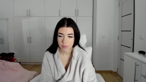 Nicolle online show from February 2026 05:39:01 AM