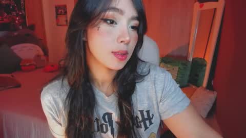 Snapshot of nicollemeyer chatting on October 2025 10:59:02 AM Nicolle Go to Visit online show from October 2025 10:59:02 AM