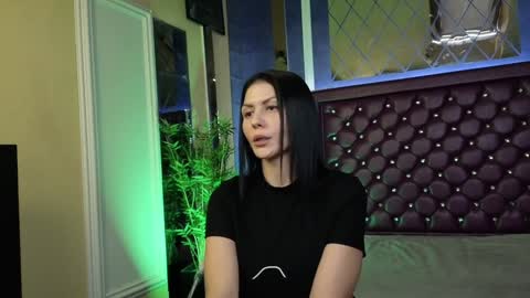 Nicolle online show from December 2024 09:44:02 AM