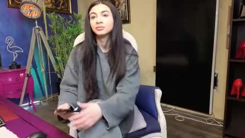 Nicolle online show from February 2025 07:28:02 AM