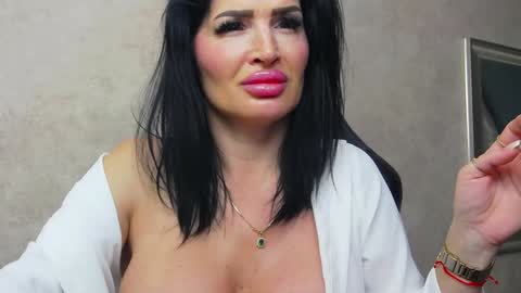 Snapshot of nicollereyn chatting on January 2025 12:02:01 AM Nicolle online show from January 2025 12:02:01 AM