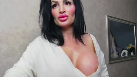 Snapshot of nicollereyn chatting on January 2025 11:05:01 PM Nicolle online show from January 2025 11:05:01 PM