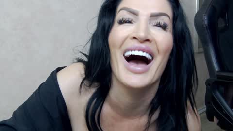 Snapshot of nicollereyn chatting on January 2025 11:25:01 PM Nicolle online show from January 2025 11:25:01 PM