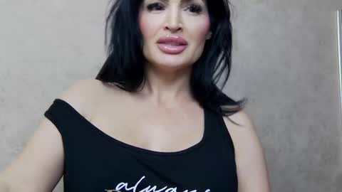 Snapshot of nicollereyn chatting on February 2025 08:20:02 PM Nicolle online show from February 2025 08:20:02 PM