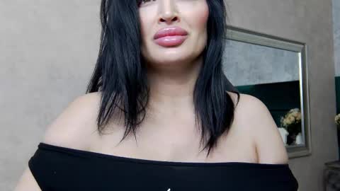 Snapshot of nicollereyn chatting on February 2025 08:26:01 PM Nicolle online show from February 2025 08:26:01 PM