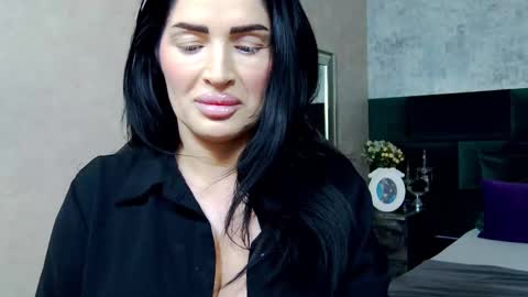 Snapshot of nicollereyn chatting on September 2025 05:57:01 PM Nicolle online show from September 2025 05:57:01 PM