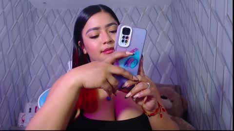 Snapshot of nicolletaylorq chatting on January 2025 04:50:01 AM Nicolle Miley online show from January 2025 04:50:01 AM