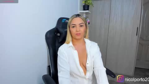 Snapshot of nicolporto chatting on November 2025 11:43:02 AM Nicol online show from November 2025 11:43:02 AM