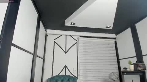 NicolRoss online show from December 2025 10:07:02 PM