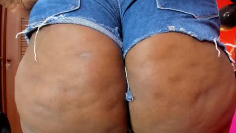 Nicol online show from October 2025 01:00:01 PM