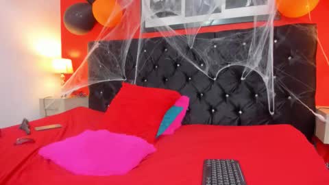 Nicol online show from October 2025 12:50:02 PM