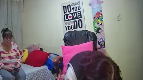 nicoltatiana_ online show from November 2025 01:04:02 AM