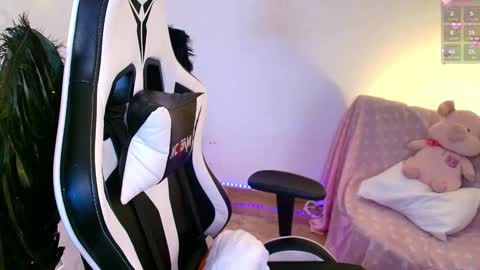 Nicol online show from January 2025 03:37:01 AM