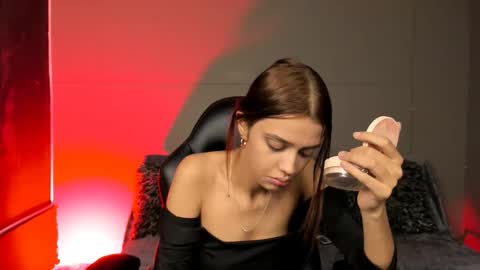 Snapshot of nicolvibes_212 chatting on November 2025 08:24:02 PM Nicol online show from November 2025 08:24:02 PM