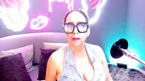 Snapshot of nicooolsmith chatting on December 2025 12:44:02 PM Nicol smith online show from December 2025 12:44:02 PM