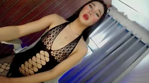 night_crystal1111 online show from May 2026 07:52:02 PM
