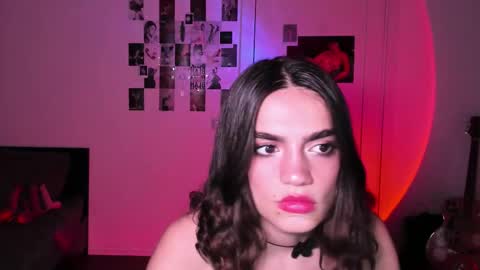 Snapshot of nightfloatt chatting on October 2025 03:45:01 PM Daisy online show from October 2025 03:45:01 PM