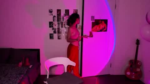 Snapshot of nightfloatt chatting on October 2025 10:06:02 PM Daisy online show from October 2025 10:06:02 PM