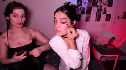 Snapshot of nightfloatt chatting on November 2025 04:42:01 PM Daisy online show from November 2025 04:42:01 PM