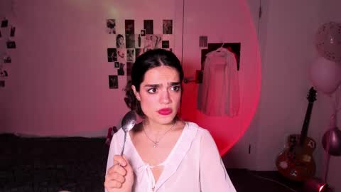 Snapshot of nightfloatt chatting on November 2025 08:43:02 PM Daisy online show from November 2025 08:43:02 PM