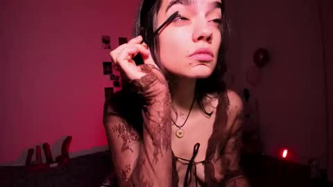 Snapshot of nightfloatt chatting on November 2025 10:03:02 AM Daisy online show from November 2025 10:03:02 AM