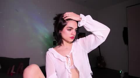 Snapshot of nightfloatt chatting on December 2025 01:06:01 PM Daisy online show from December 2025 01:06:01 PM