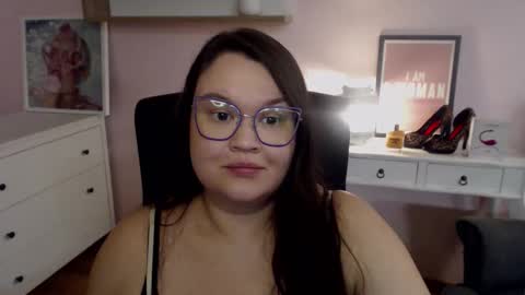 Snapshot of nightholly chatting on February 2026 06:48:02 AM Holly online show from February 2026 06:48:02 AM