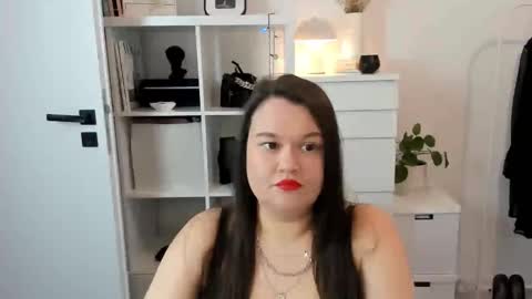 Snapshot of nightholly chatting on February 2026 07:07:02 AM Holly online show from February 2026 07:07:02 AM