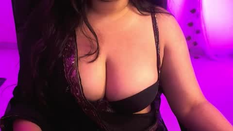 Snapshot of nightqueen107446 chatting on October 2025 04:43:02 AM nightqueen107446 online show from October 2025 04:43:02 AM