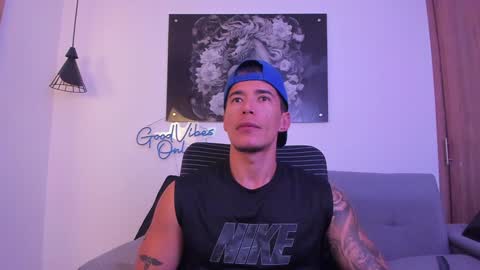 Snapshot of niickcooper chatting on December 2024 01:02:02 AM Niick online show from December 2024 01:02:02 AM