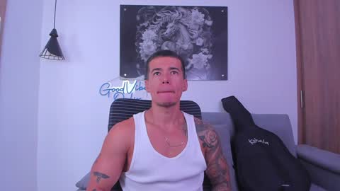 Snapshot of niickcooper chatting on January 2025 03:09:01 AM Niick online show from January 2025 03:09:01 AM