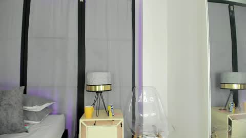 Niicole online show from April 2026 08:06:01 PM